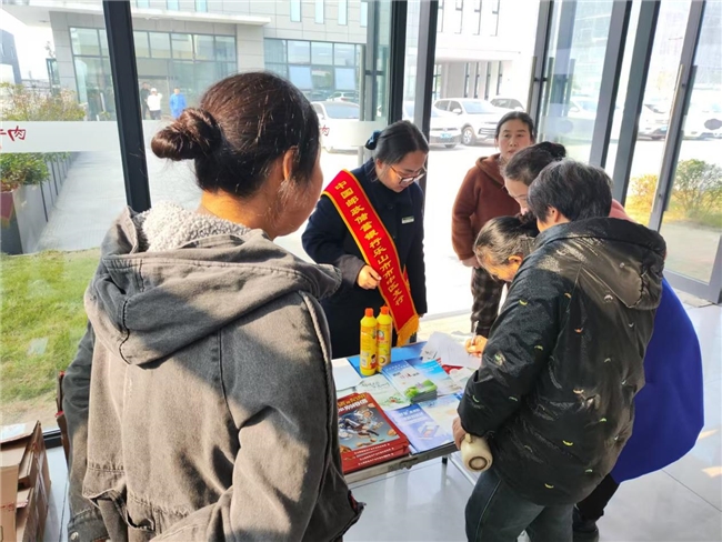 邮储银行送金融知识进厂区 为工人“钱袋子”筑牢安全防线