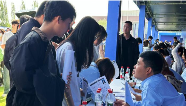 “千校万企供需对接会”西北五省区专场招聘会在银川启幕