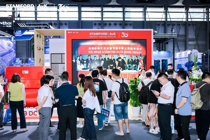 可靠供电，护航算力时代！康明斯多款新品亮相上海动力展